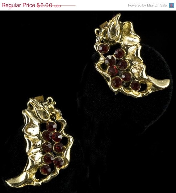 Vintage Golden Holly Earrings