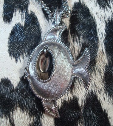 Adorable Vintage Fish Pendant Necklace with Moveable Eye