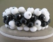 Black and White Glass Bead Expansion Bracelet