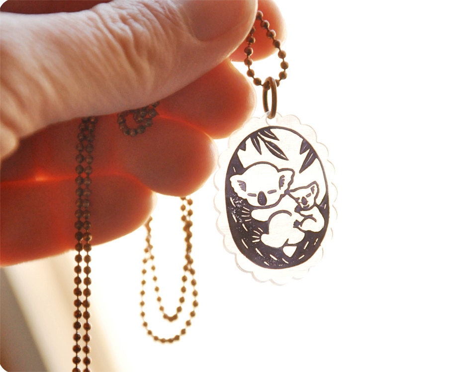 Koalas lovely hug necklace