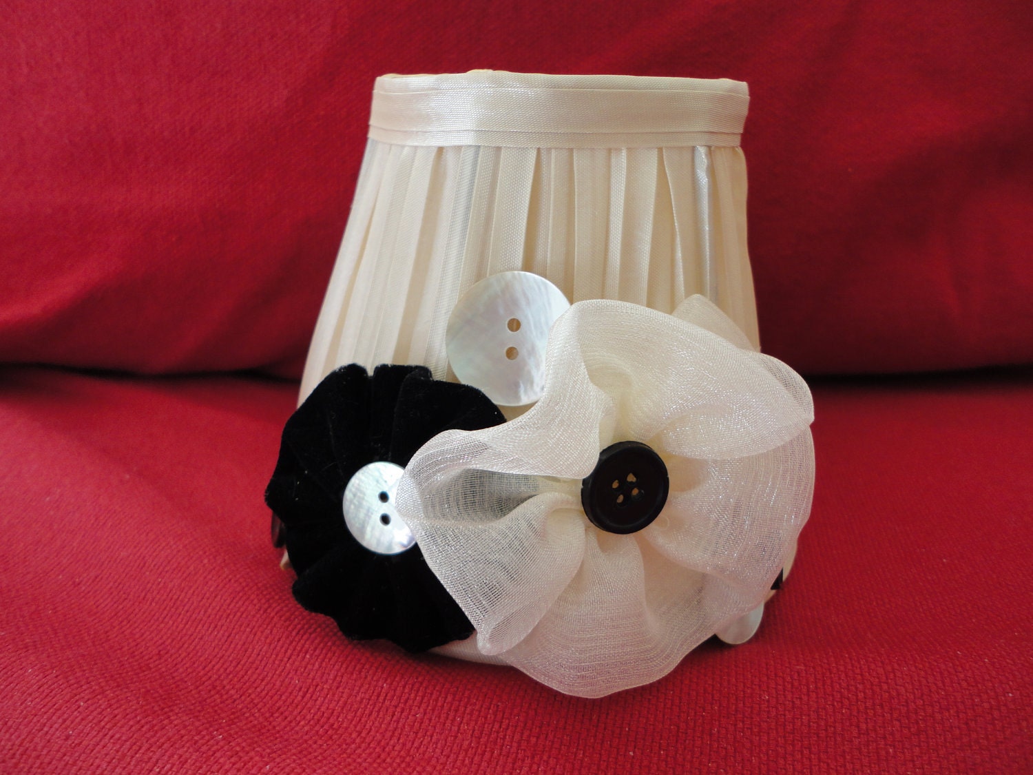 EMBELLISHED CRINKLED CREAM lampshade