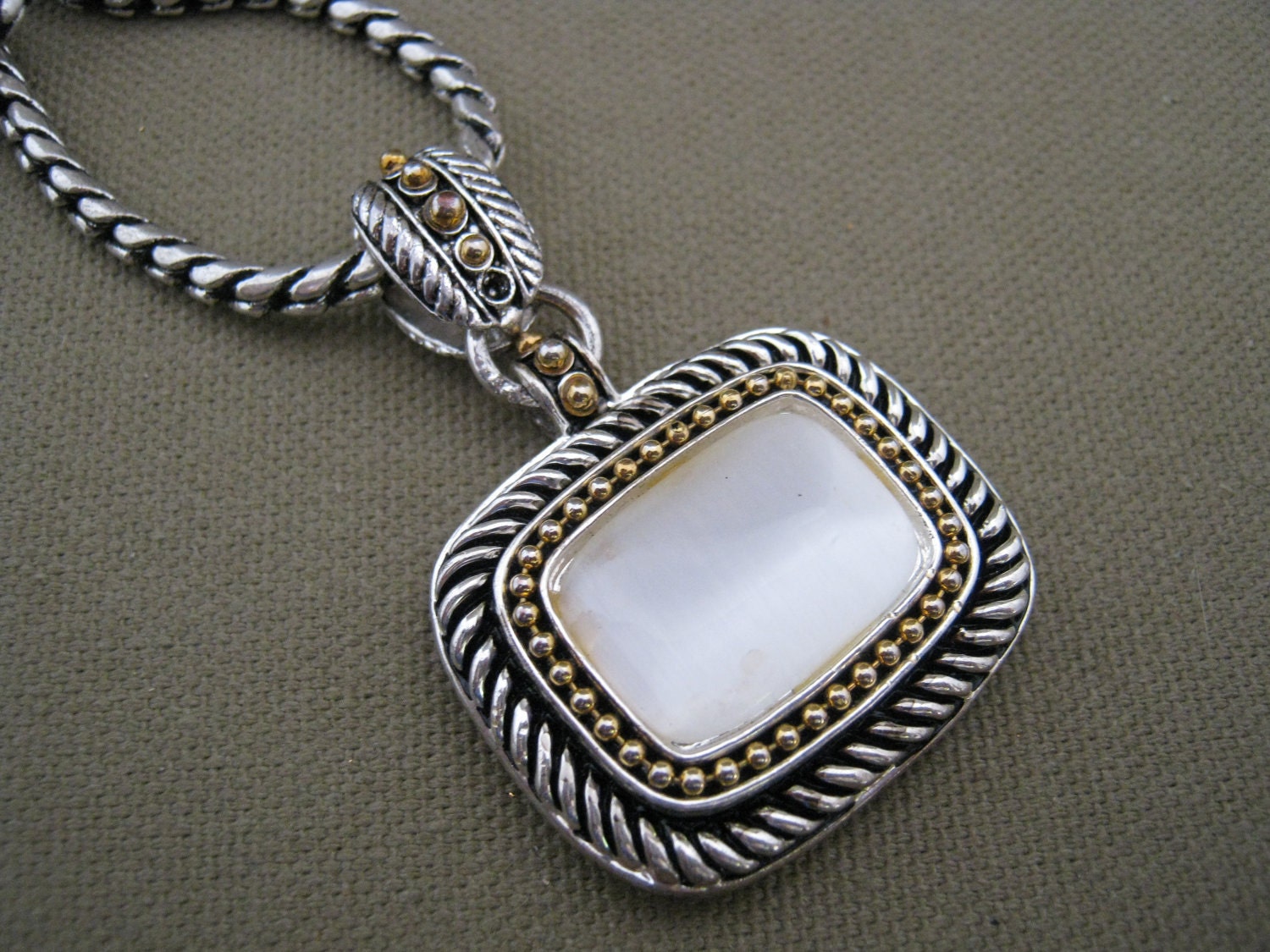 Opalescent Pendant Necklace Reversible Avon Signed Vintage