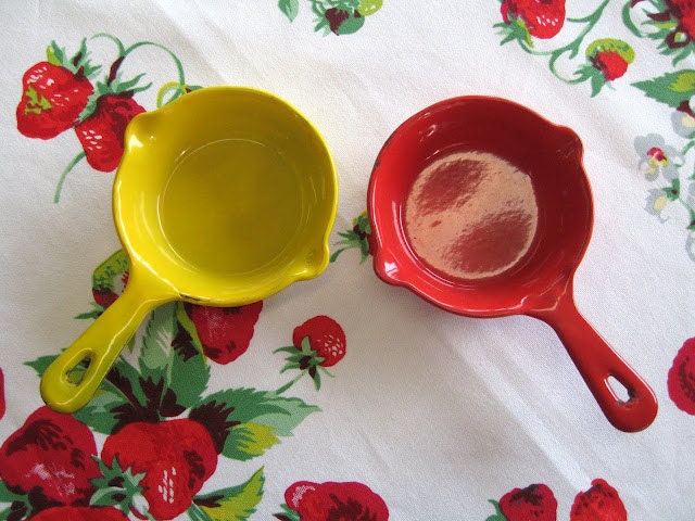 Mini Red and Yellow Enamel Cast Iron Skillet Ashtray Set