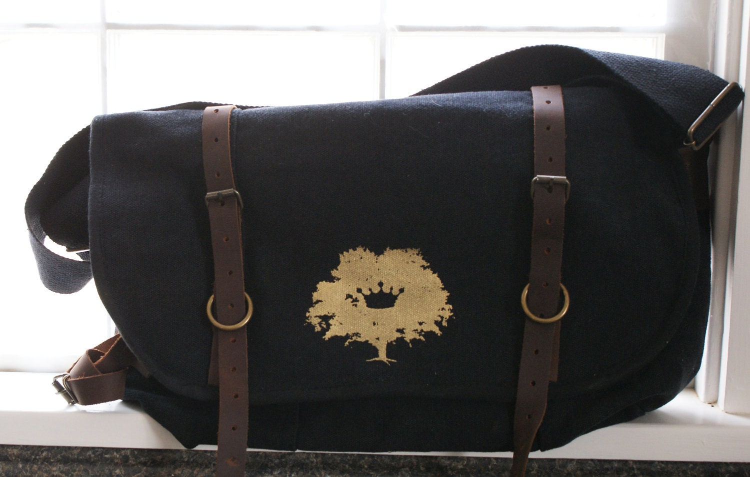 Awesometown Black Messenger Bag with Original Meatbagz Gold Tree