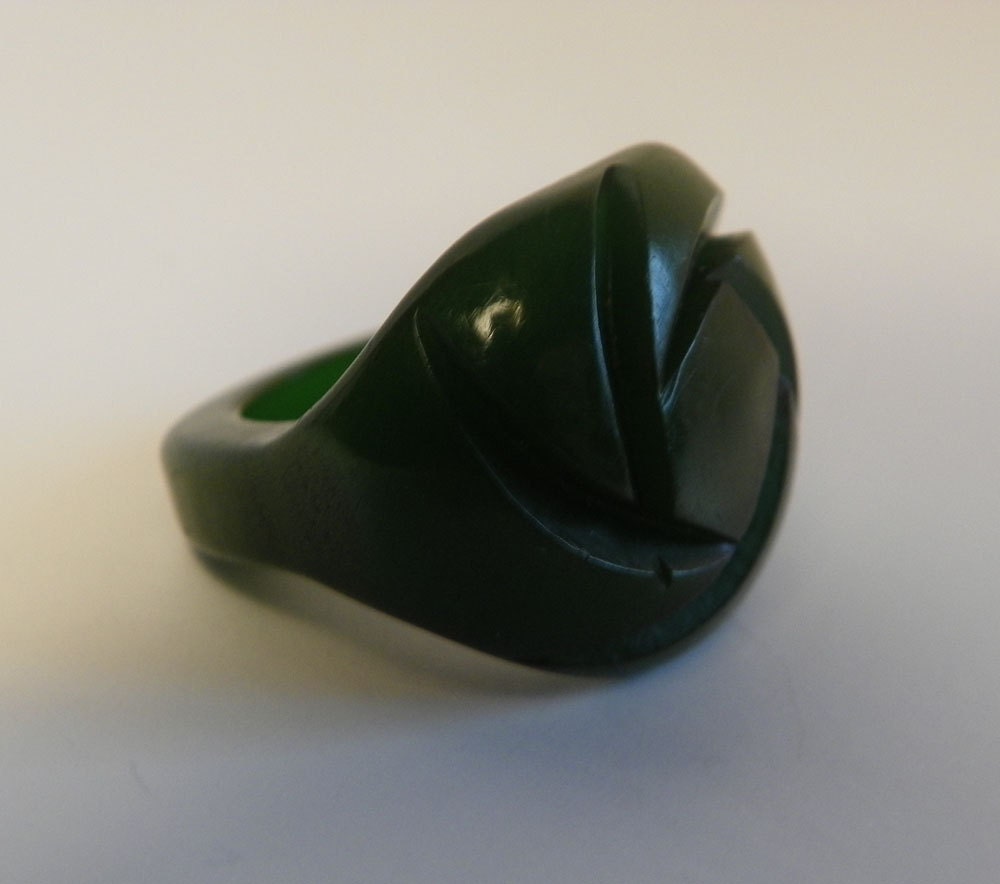 Vintage 1940s Deeply Carved Jade Green Bakelite Flower Ring Size 4 1/2