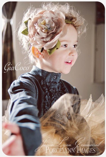 Oona Collection Oversize Beige Flower