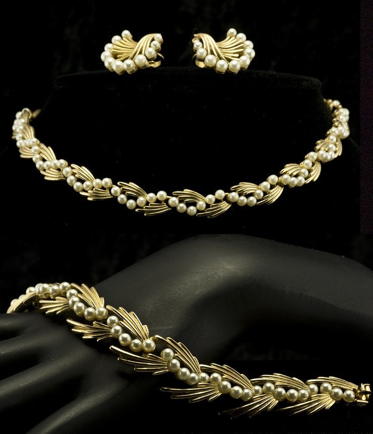 Vintage Gold Trifari Necklace, Bracelet, and Earrings