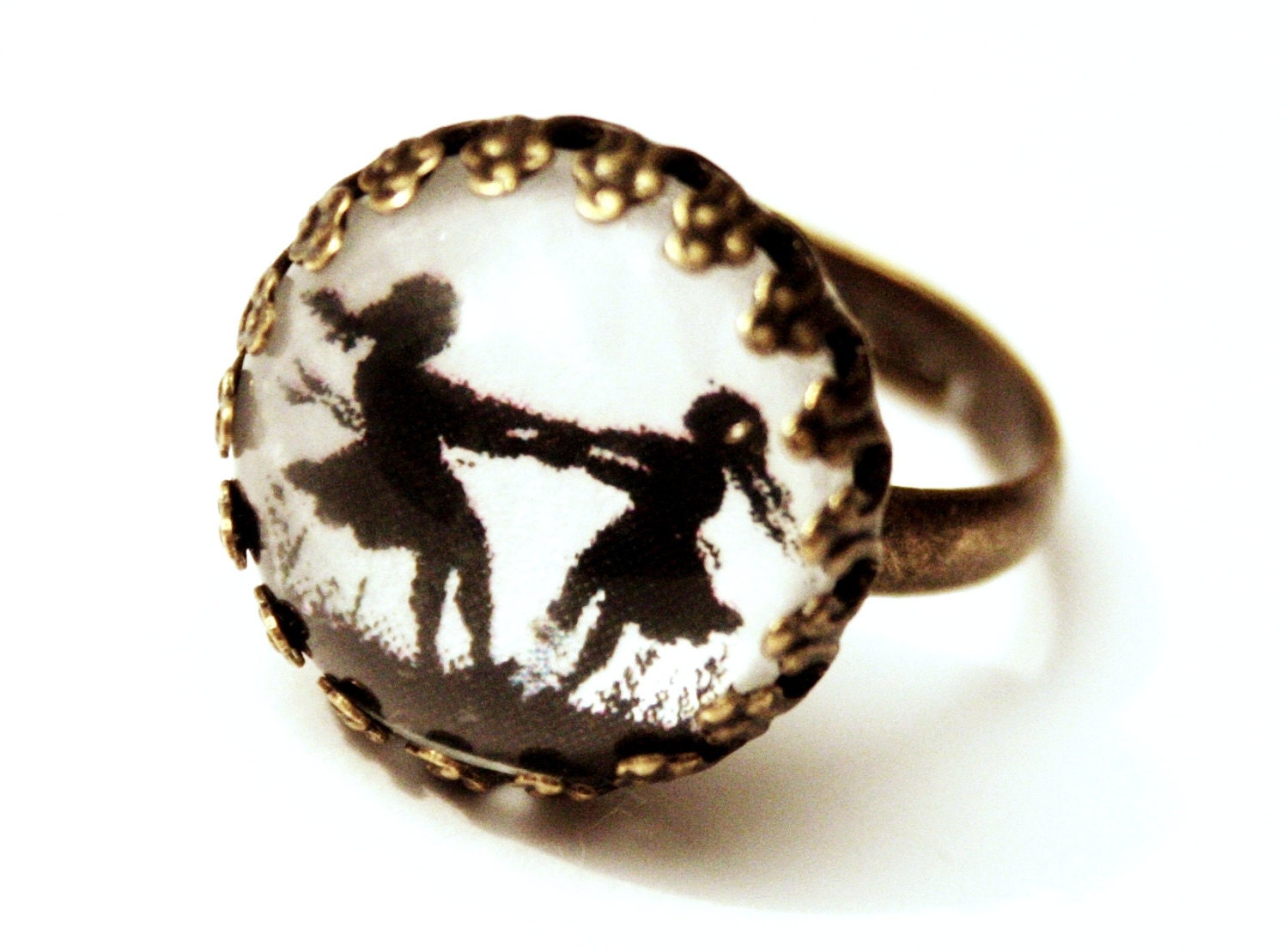 Silhouette Ring - Dancing Sisters