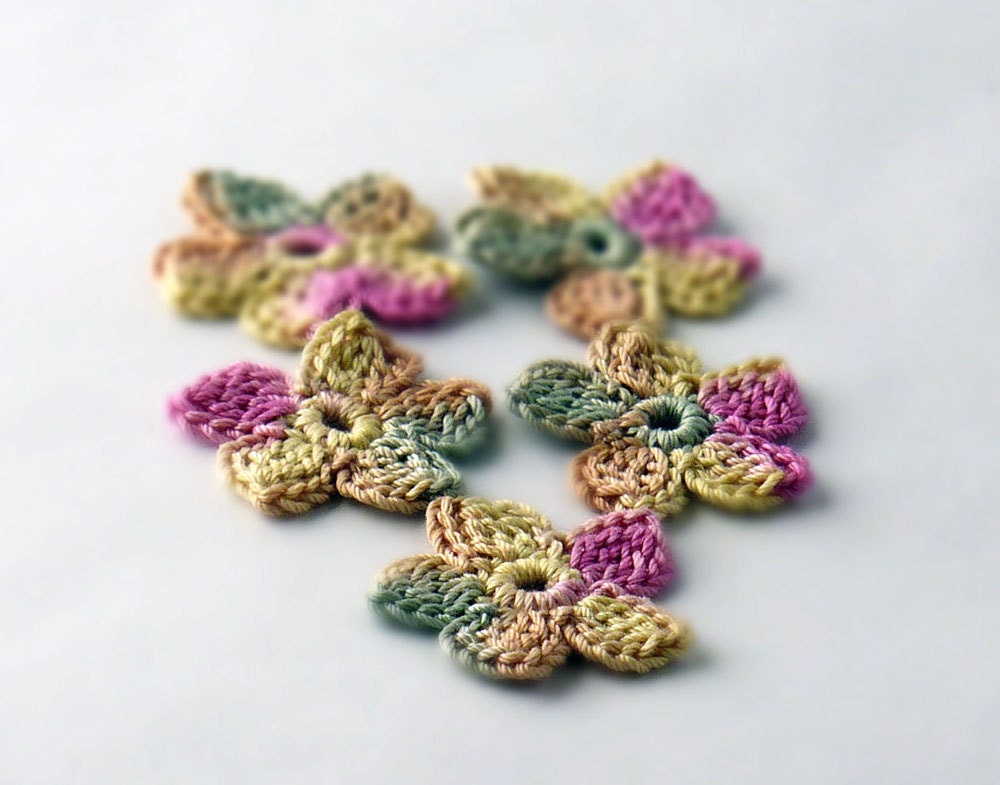 Crochet Applique Motif Mini Flower Sage Pink Ecru Pale Yellow