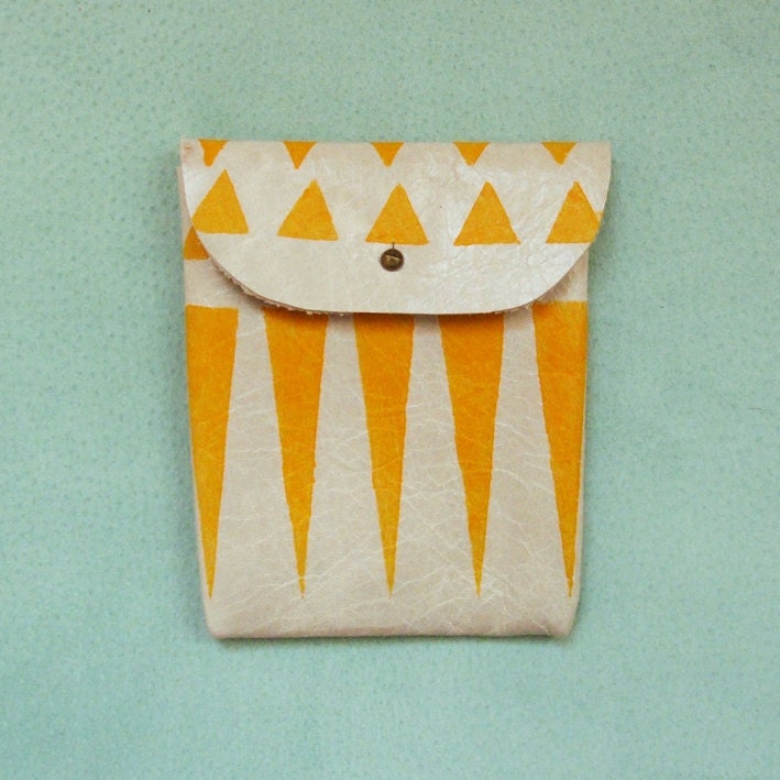 LEATHER POUCH // light grey leather with yellow print