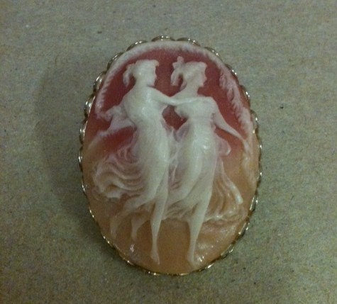 Gorgeous Vintage Dancing Ladies Apricot Gradient Cameo Brooch