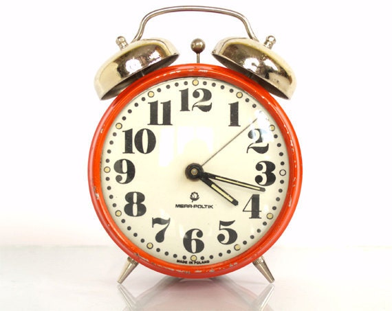 Vintage Mechanical Red Alarm Clock Mera-Poltik