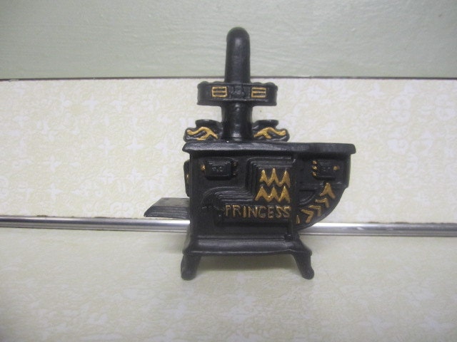 Vintage Miniature Doll House Furniture Hand Painted Ceramic Cast Iron Style Stove
