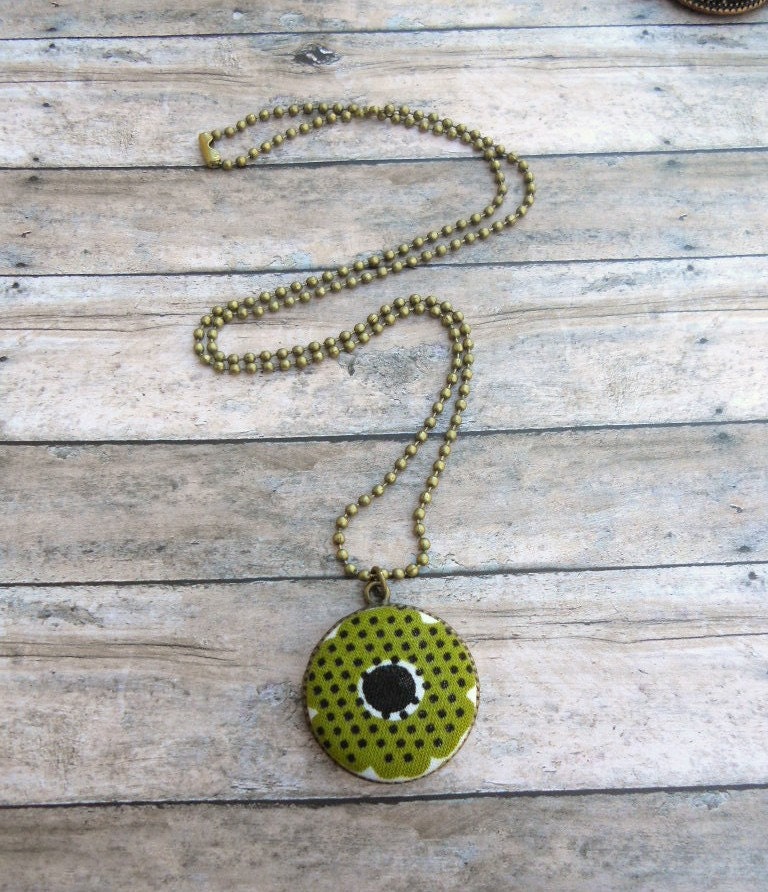 Fabric Button Necklace: Green/Black/White