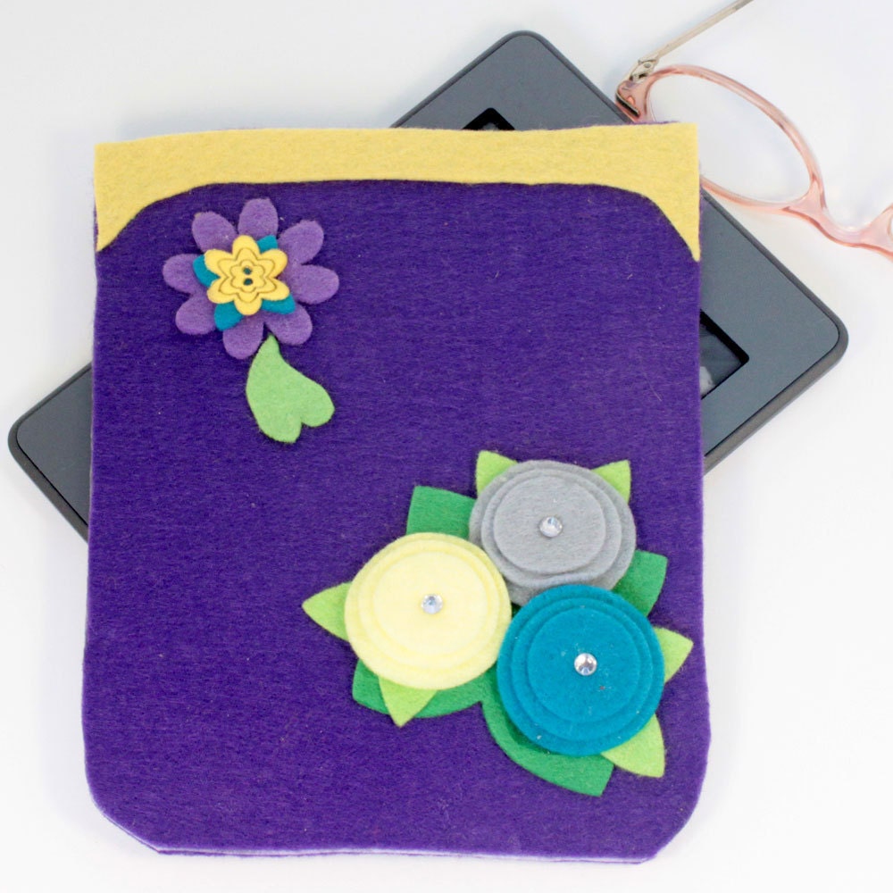 e reader cover/sleeve, hearts and flowers