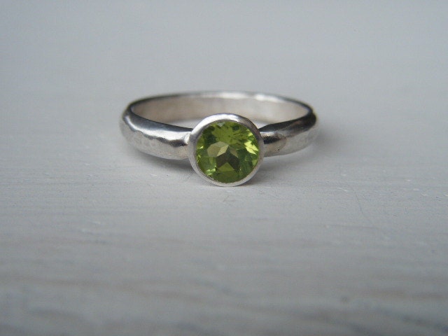 ENVY Peridot and Sterling Silver Ring Size 5