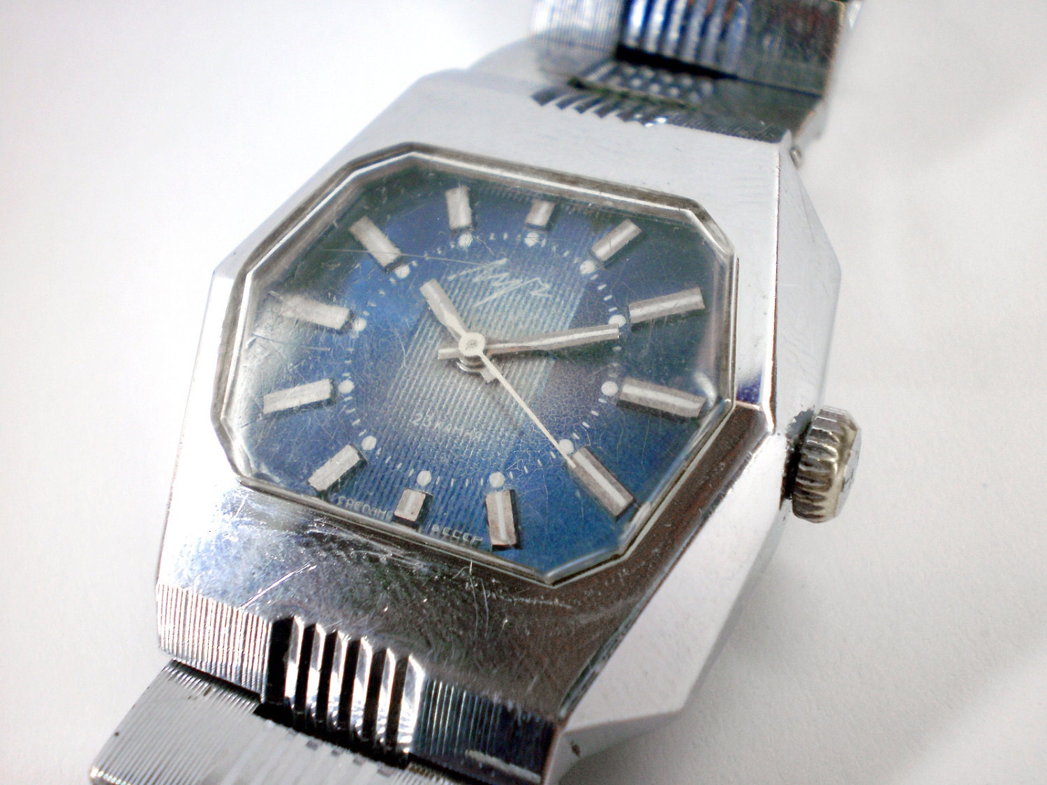Vintage Luch Men's mechanical watch from Soviet/Ussr