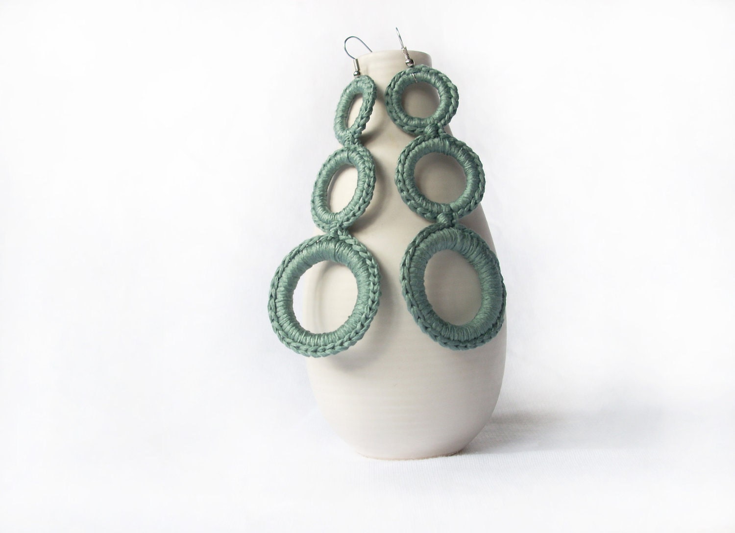 Sage green cotton crochet earrings. spring summer fashion jewelry. circle earrings. Handmade by Aliquid