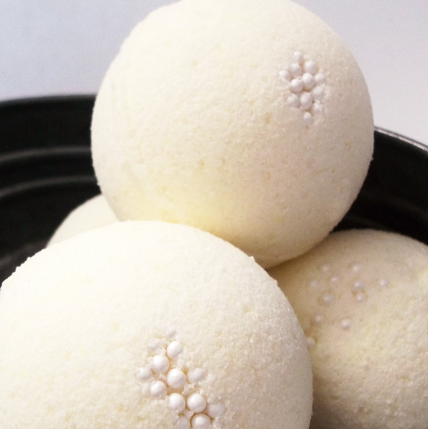 BANANA CREAM Bath Bomb... Black Kettle