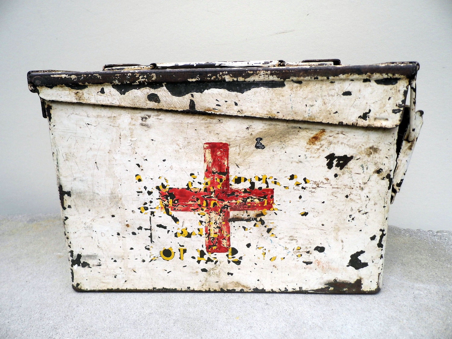 Vintage Artillery Box, WW2 Collectible, Vintage Medic Box, Metal Box, Chippy, Rusty Box