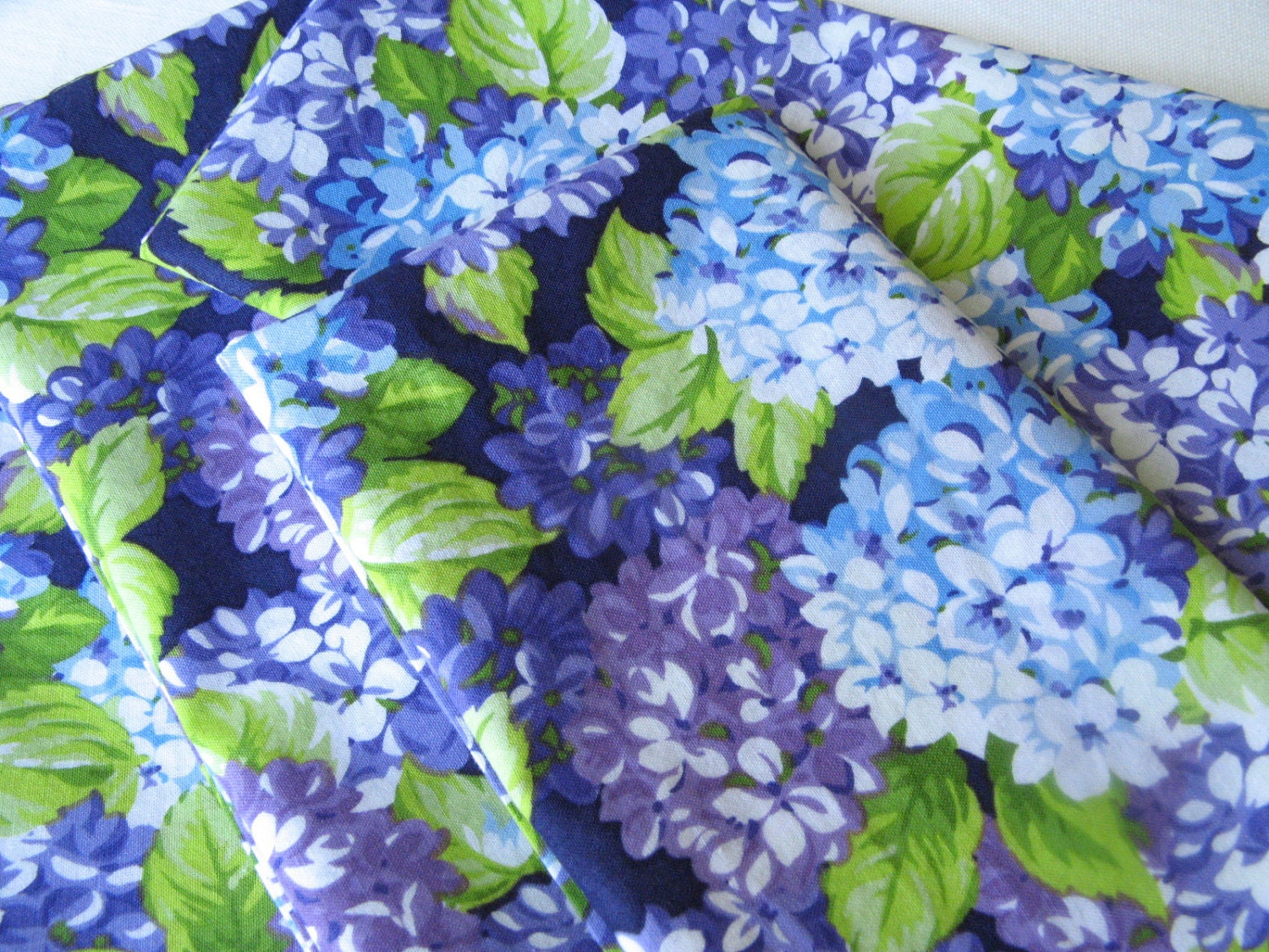 Dinner Cloth Napkins Hydrangea Floral Purple Blue 18 Inch Set of Four