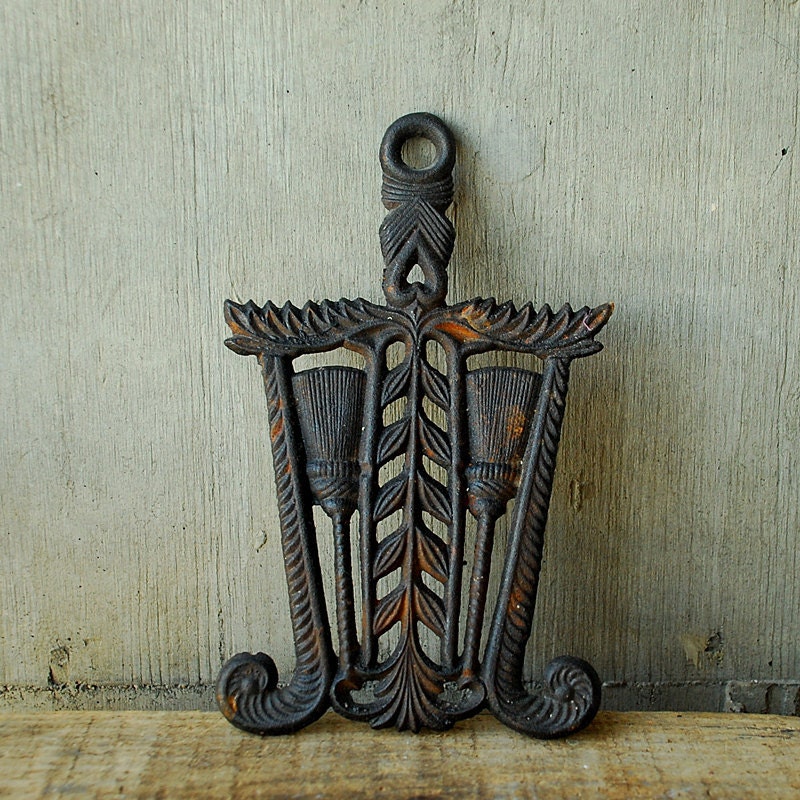 Iron Trivet - Ornate Floral Design - Wheat