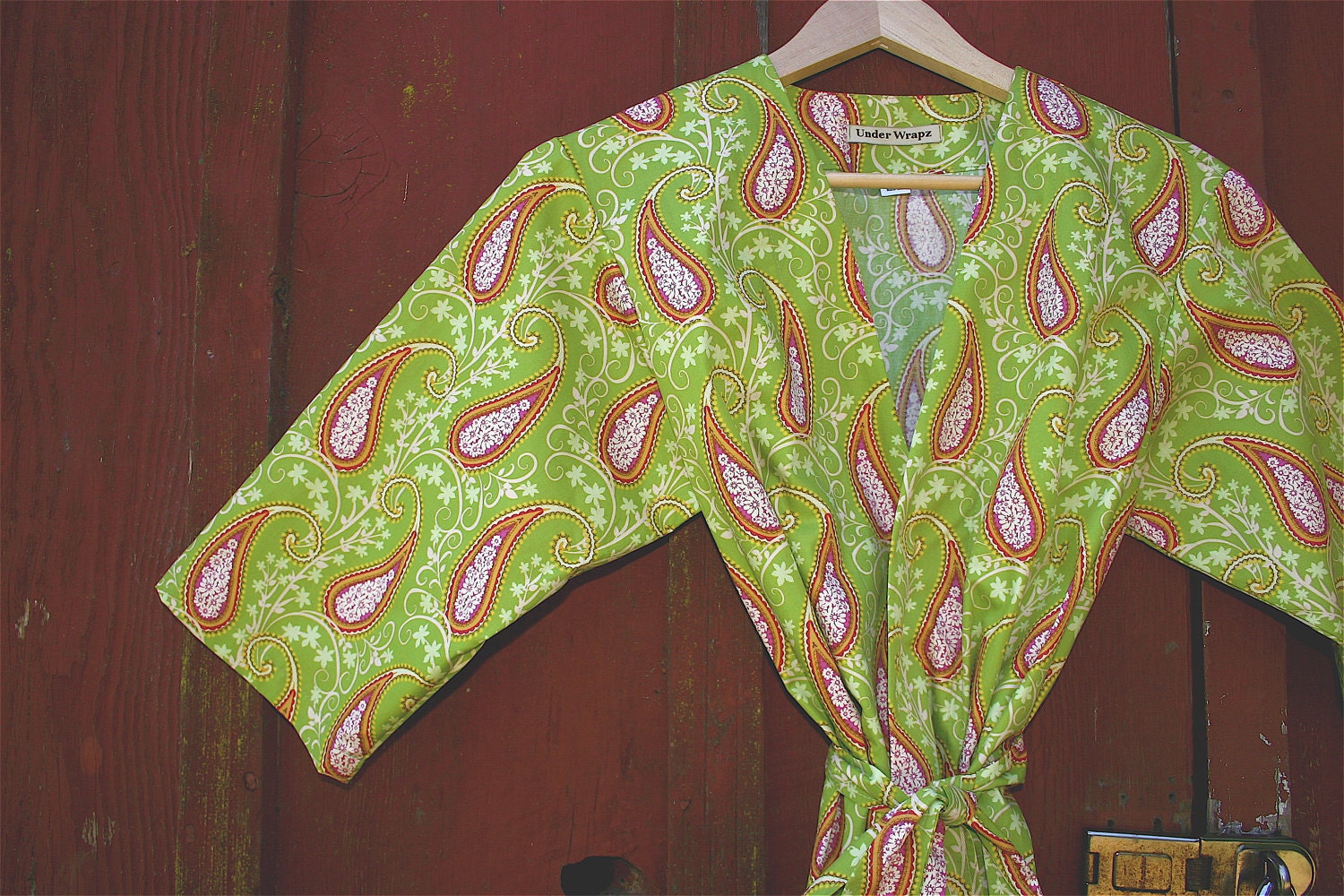 Womens Kimono Robe. Bathrobe. Robe. Bridesmaid Gift Robe. Green and Pink Paisley.  Knee Length.