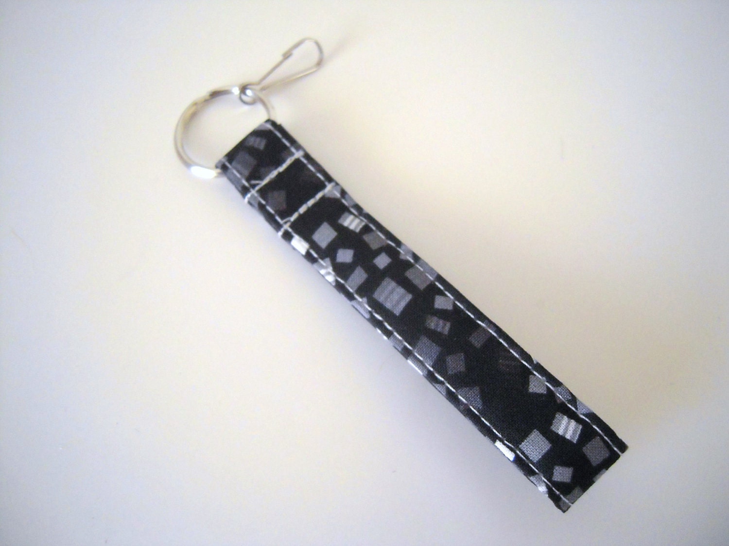 Keychain/Square-Around 6"