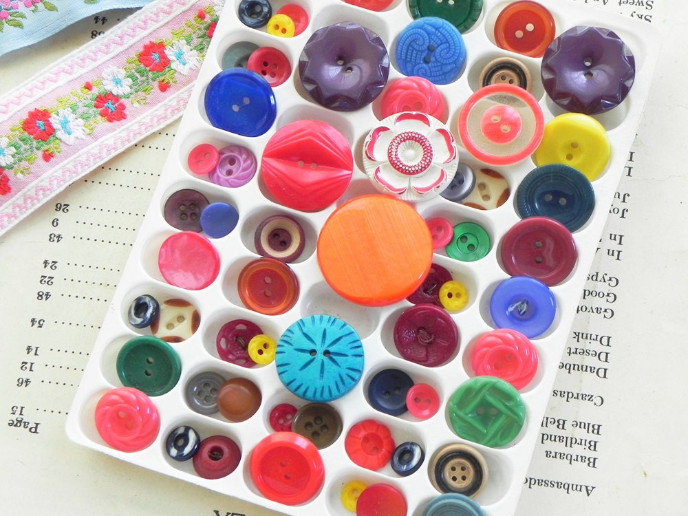 60 vintage buttons color mix