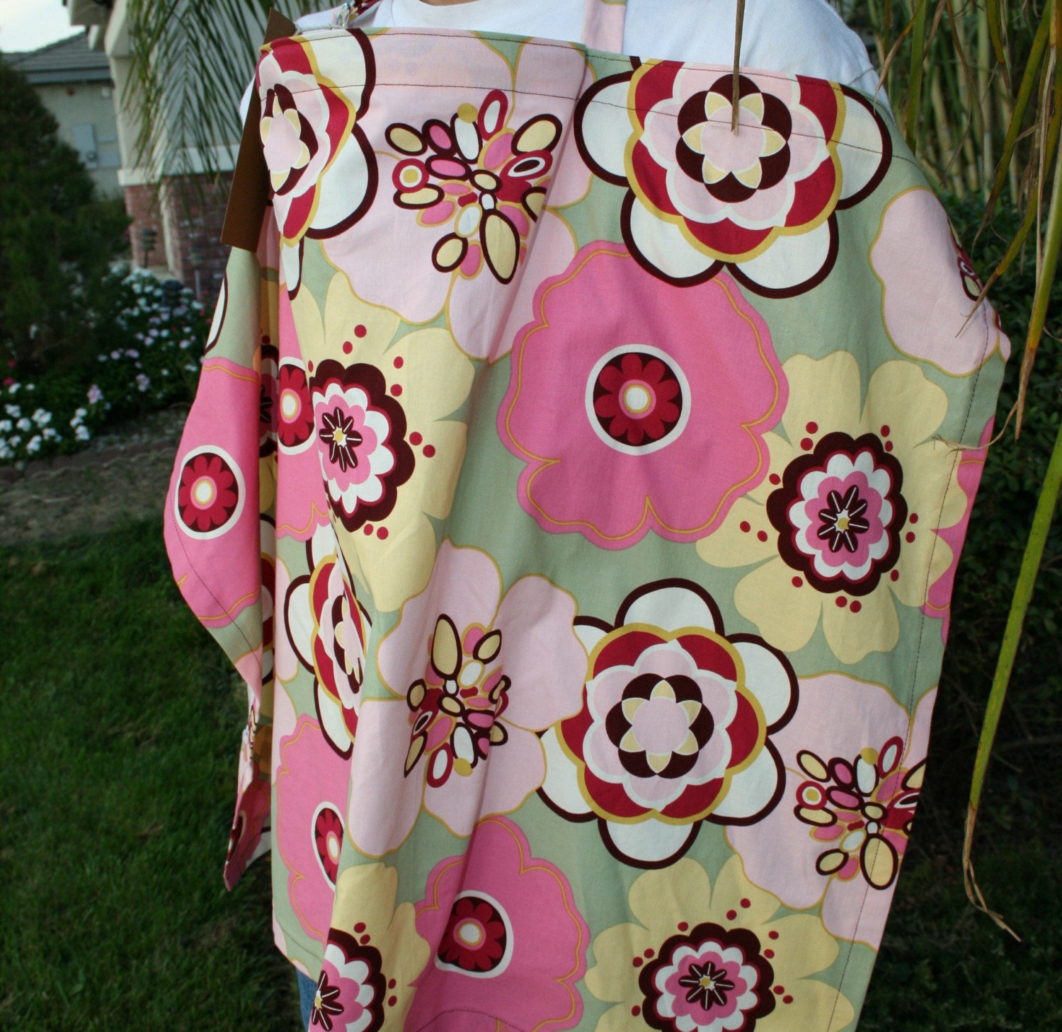 Pink Flowery Fantasmic Hide 'n' Peek Nursing Cover    STYLISH MOMMY ALERT