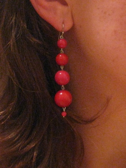 Red and deep pink mod graduated drops earrings