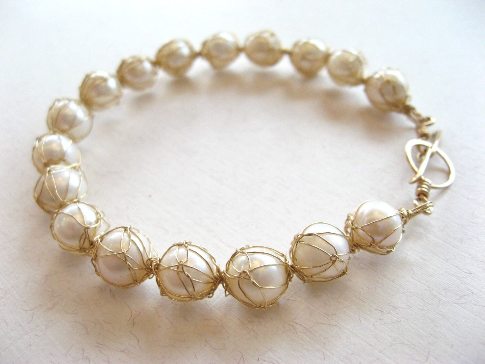 captured pearl bracelet - gold