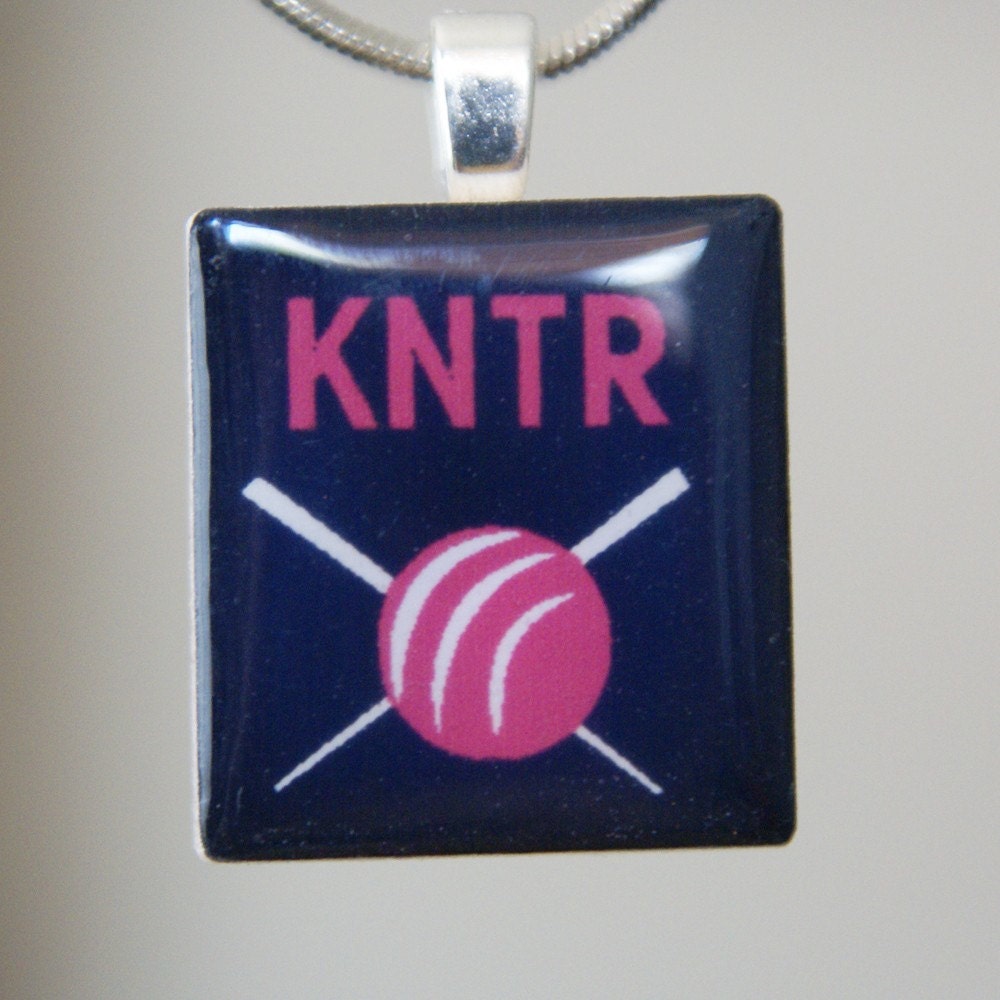 ModJess---Scrabble Tile Pendant---KNTR-Pink