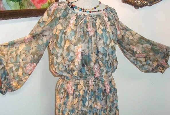 FLORAL Shabby Chic PEASANT  VTG  70s  BOHO hippie PRAIRIE DRESS