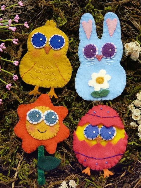 SWEET Easter Pins E Pattern - wearable jewelry brooch PDF primitive embroidery FELT bunny chick egg