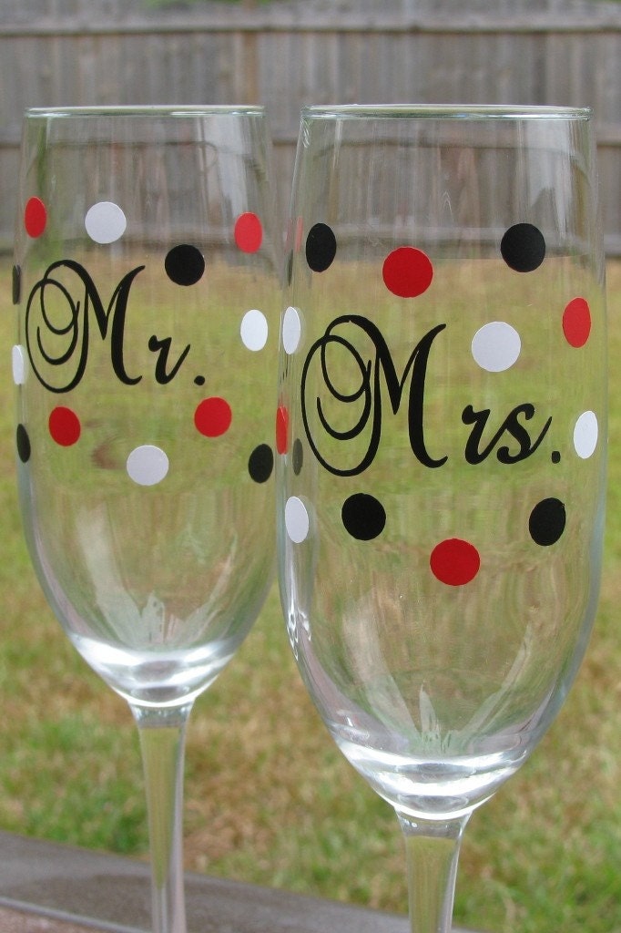 Mr and Mrs Champagne glasses Personalized Wedding Toasting Flutes