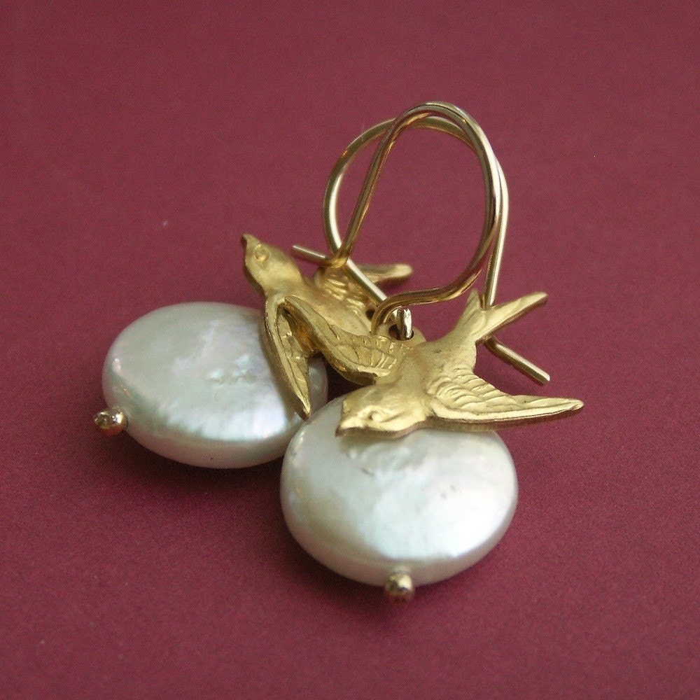 Coin pearl earrings, bird earrings, gold earrings, freshwater coin pearls, sparrow charm