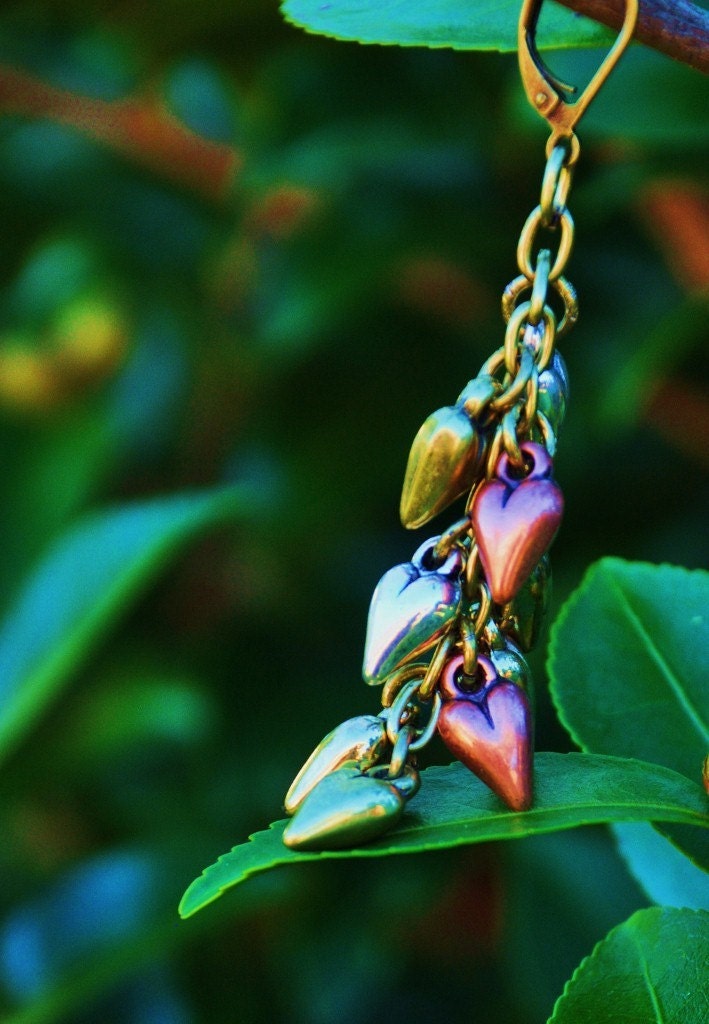 Dangling heart earrings in gold, silver and copper