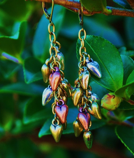 Dangling heart earrings in gold, silver and copper