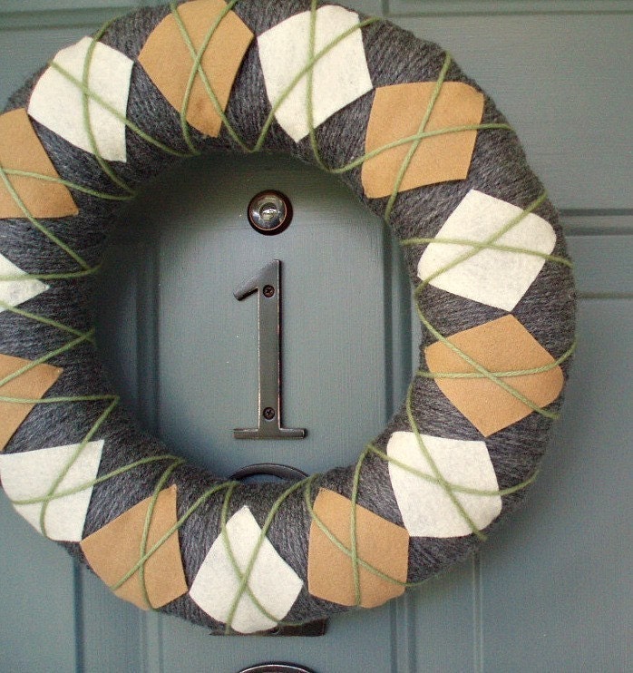 Yarn Wreath Felt Handmade Door Decoration - Argyle Plaid 12in