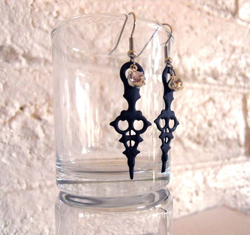 Clock Hand Steampunk Earrings Black with Crystals- Time Waits For No Woman (petit)