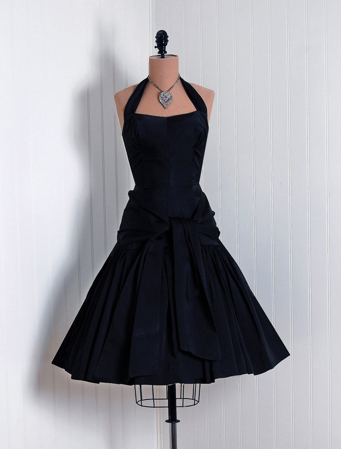 1950's Vintage Seductive Midnight-Black Satin Designer-Couture Sweetheart Low-Plunge Halter Nipped-Waist Rockabilly Ballerina-Cupcake Hourglass Sculpted-Sash Fishtail Circle-Skirt Mermaid Bombshell Formal Wedding Evening Cocktail Party Dress