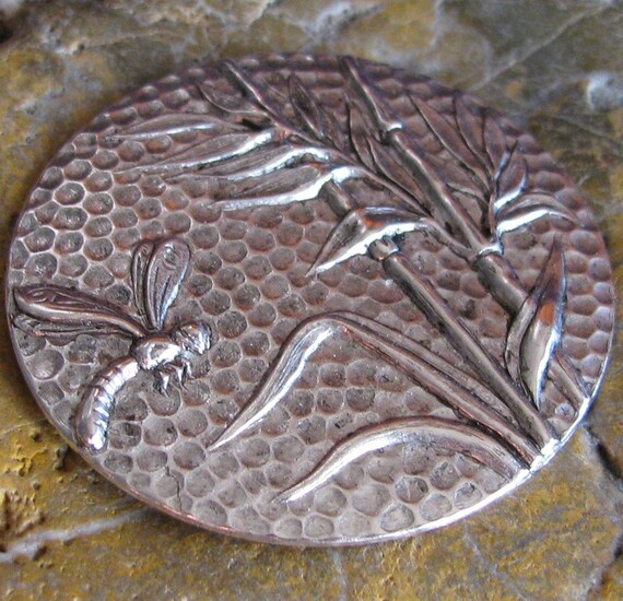 4 Antique Silver Round Brass Pendant Dragonfly Metal Stamping 735