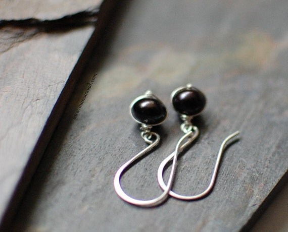 Captured Earrings - Black Pearl, Sterling Silver