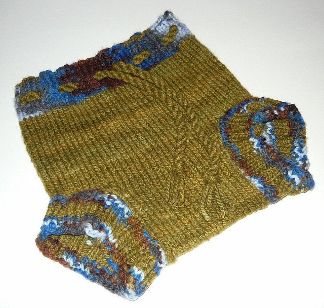 Boxing Day Clearance - hand knitted medium soaker.