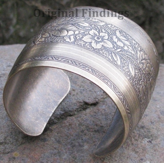 1 Antiqued Brass Victorian Cuff Bracelet Blank Jewelry Supplies 1226