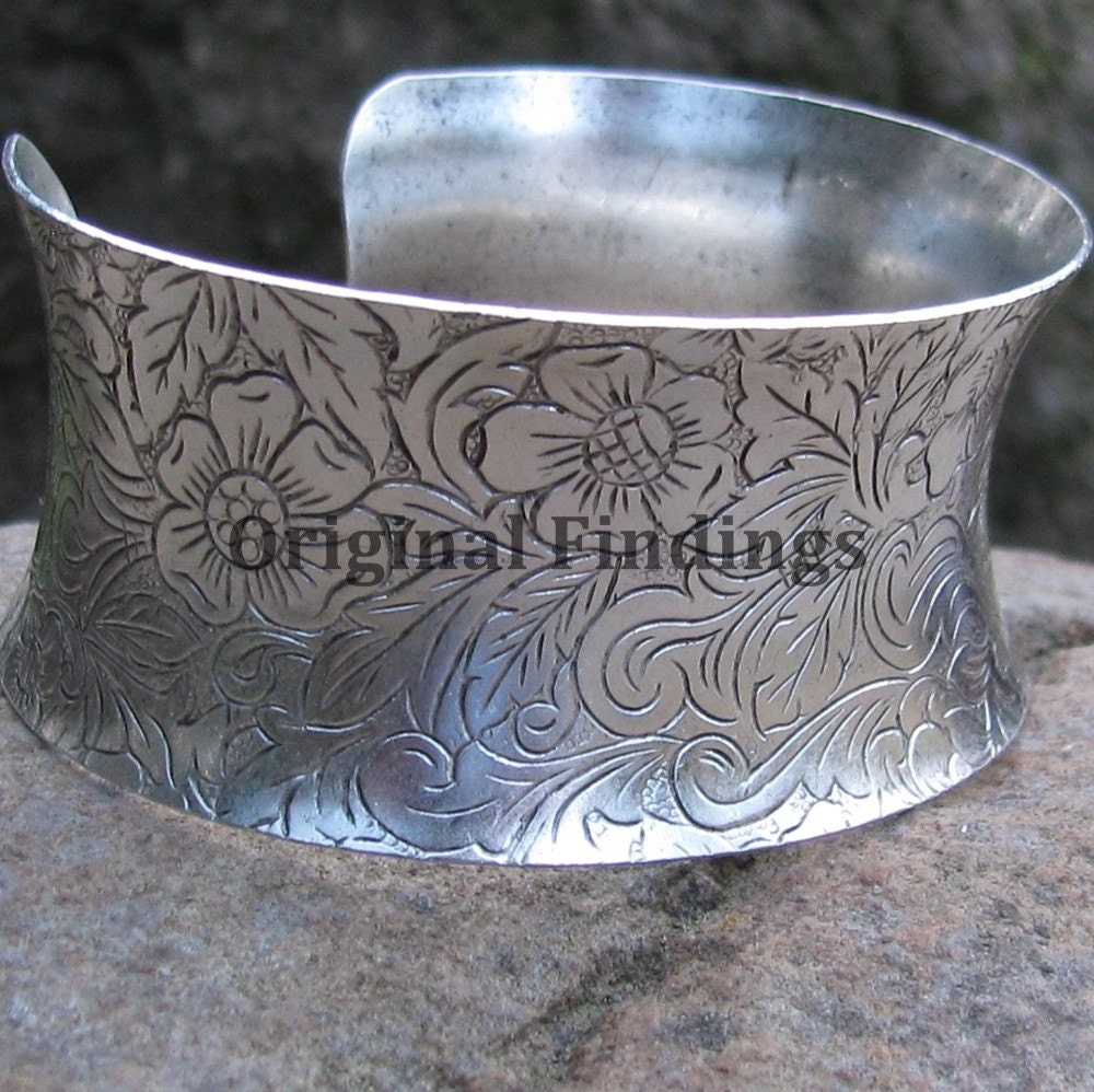 1 Antique Silver Etched Cuff Bracelet 1102