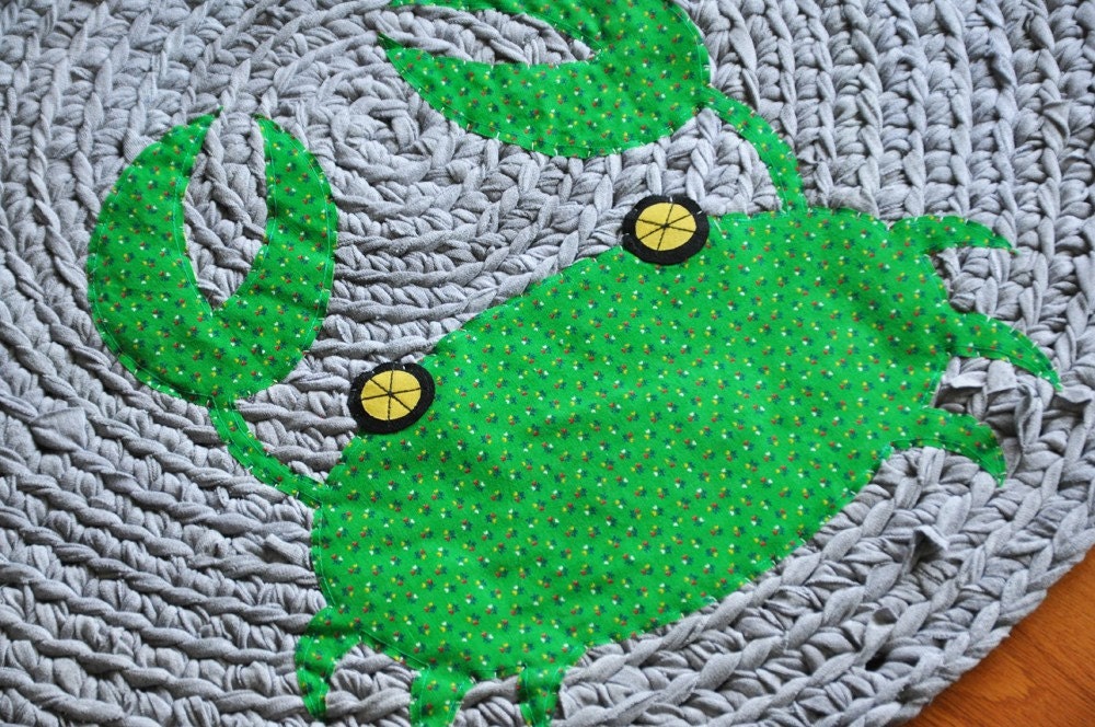 EKRA Green Beach Crab Recycled Crochet Area Rug