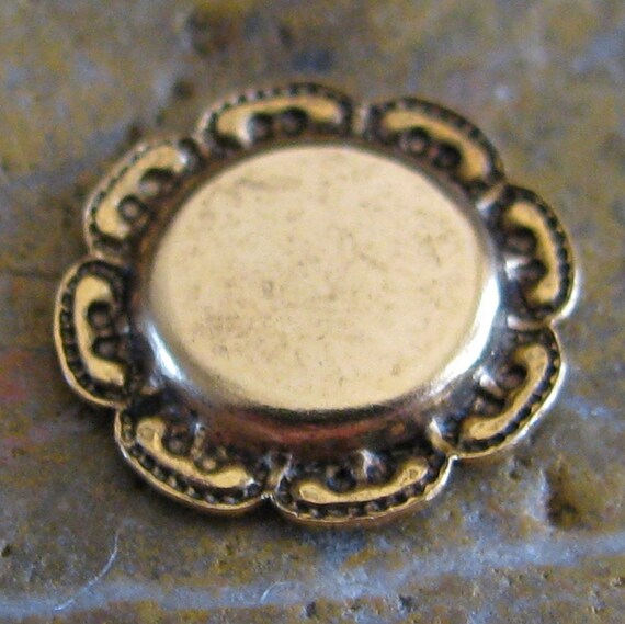 12 Antique Gold Round Filigree Rhinestone Setting  Findings 154