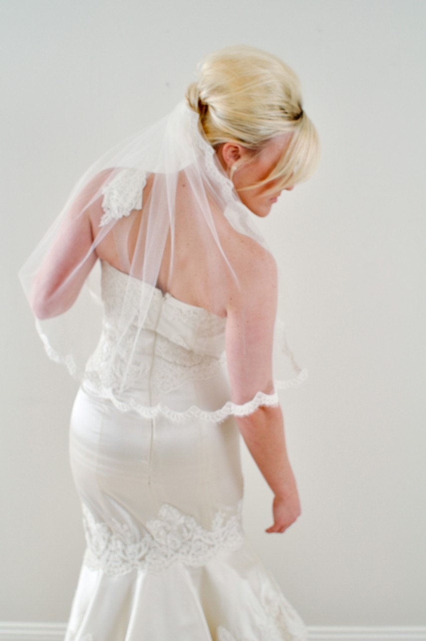 Lace veil for a nonlace dress wedding Il 570xN214830901